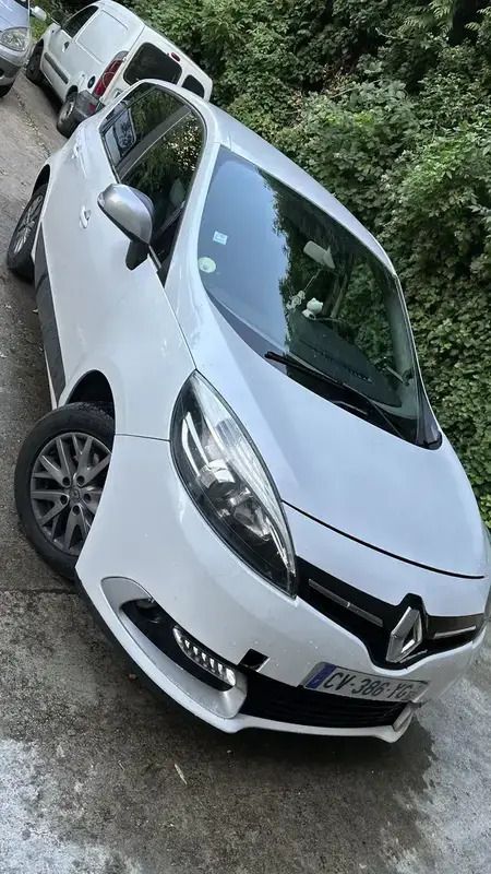 Utilisé 2013 Renault Scénic III Avantage Monospace | 3 499 € - Image 1/4