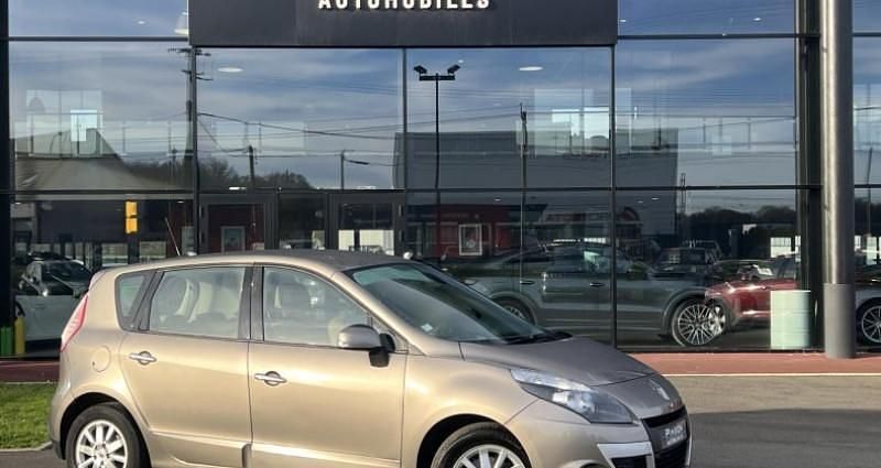 Beige Utilisé 2010 Renault Scénic III Monospace | 5 900 € (Prix juste) - Image 1/4