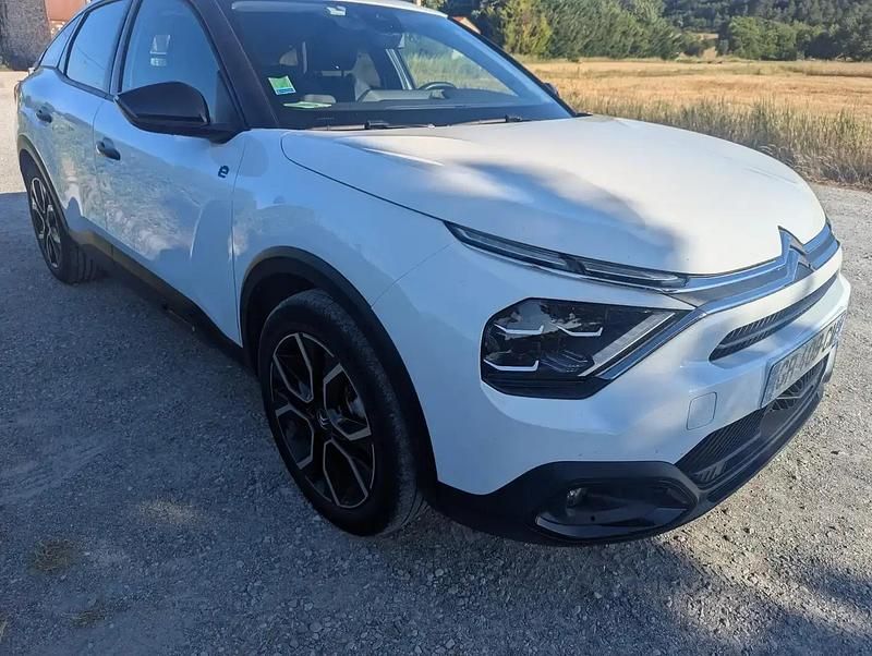 Blanc Utilisé 2022 Citroën e-C4 Feel Berline | 16 000 € (Bon prix) - Image 1/4
