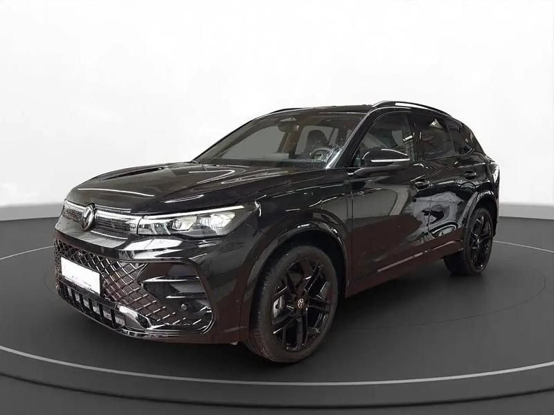 Noir Occasion 2025 VW Tiguan R-line SUV | 57 880 € - Image 1/4