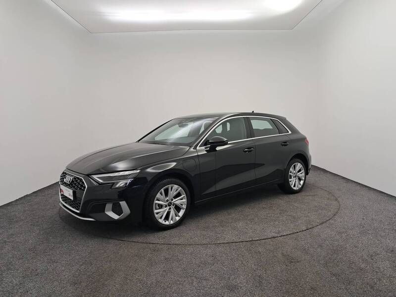 Noir Utilisé 2024 Audi A3 Sportback Sport Berline | 40 690 € (Prix cher) - Image 1/3