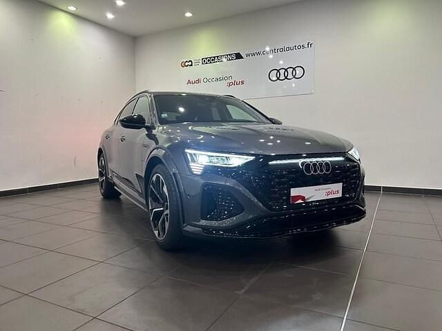 Gris daytona nacré Utilisé 2024 Audi SQ8 Sportback e-tron Sport SUV | 98 990 € - Image 1/4