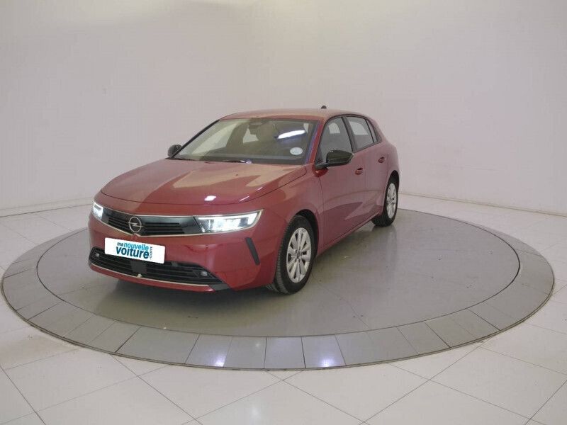 Rouge Utilisé 2023 Opel Astra Edition Berline | 18 980 € (Prix juste) - Image 1/4