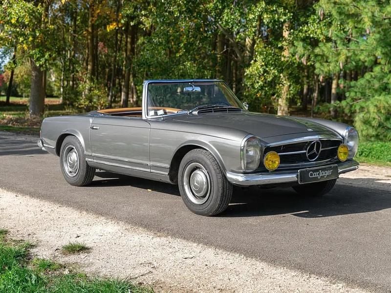 Gris Occasion 1966 Mercedes 230 Cabriolet | 69 000 € - Image 1/4