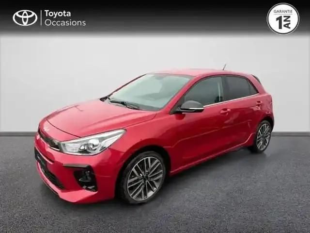 Rouge grenadine métallisé Occasion 2021 Kia Rio GT-Line Berline | 16 490 € (Prix juste) - Image 1/4