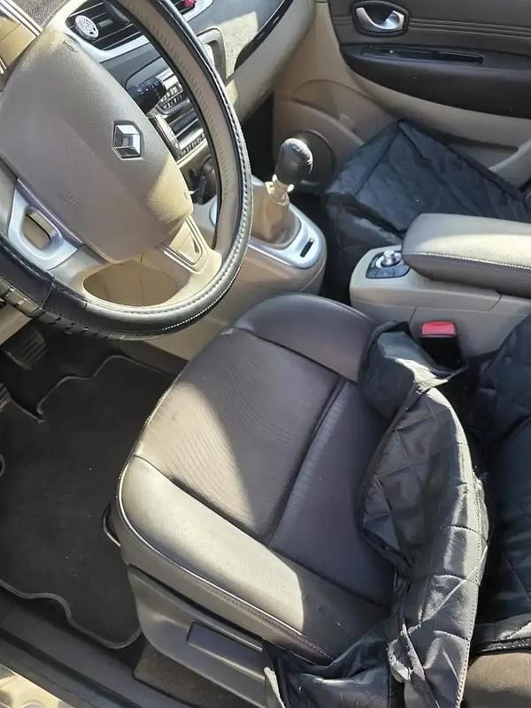 Gris Occasion 2009 Renault Grand Scénic III Dynamique Monospace | 6 500 € (Prix assez cher) - Image 1/4