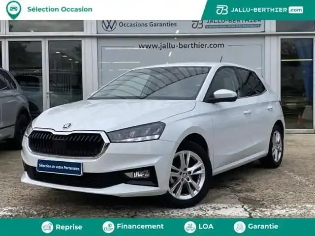 Blanc lune métallisé Occasion 2024 Skoda Fabia Selection Berline | 17 289 € (Prix juste) - Image 1/4
