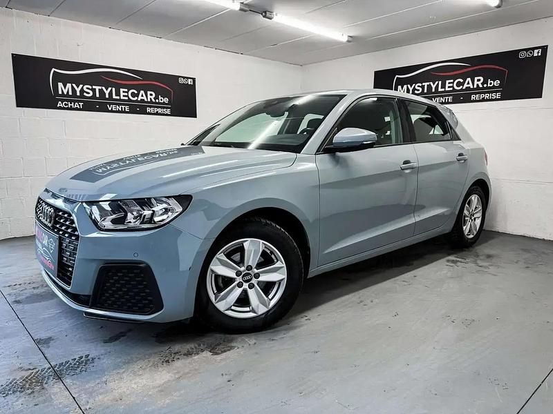 Gris Utilisé 2021 Audi A1 Sportback Sport Citadine | 17 990 € (Prix juste) - Image 1/4
