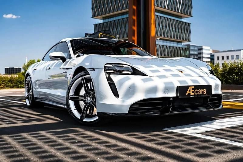 Blanc Utilisé 2020 Porsche Taycan Turbo Sport Berline | 79 950 € (Prix juste) - Image 1/4