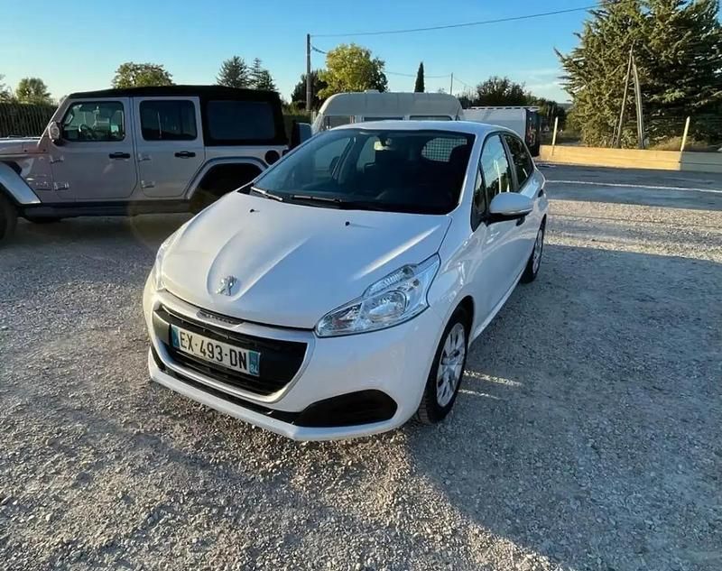 Blanc Utilisé 2018 Peugeot 208 Premium Citadine | 7 000 € - Image 1/4
