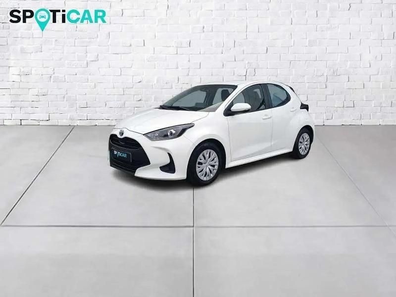 Blanc Utilisé 2022 Toyota Yaris Hybrid Berline | 15 990 € (Bon prix) - Image 1/4