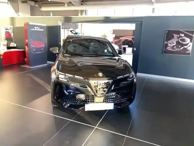 Gris arese avec toit noir Nouvelle 2025 Alfa Romeo GT Junior | 36 100 € (Prix cher) - Image 1/4