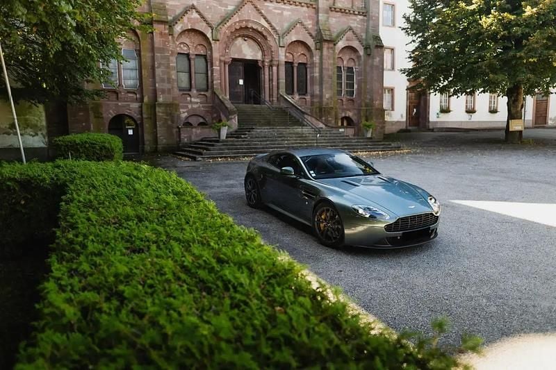 Vert Utilisé 2016 Aston Martin V8 Vantage Coupé | 115 000 € - Image 1/4