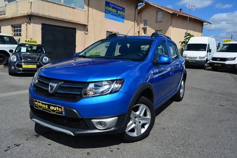 Utilisé 2015 Dacia Sandero Prestige Citadine | 9 290 € (Prix juste) - Image 1/4