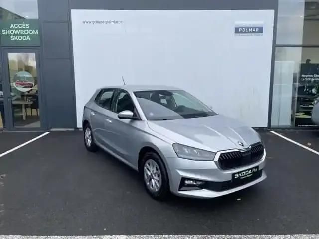 Gris argent métallisé (color concept) Occasion 2023 Skoda Fabia Ambition Berline | 13 790 € (Prix juste) - Image 1/4