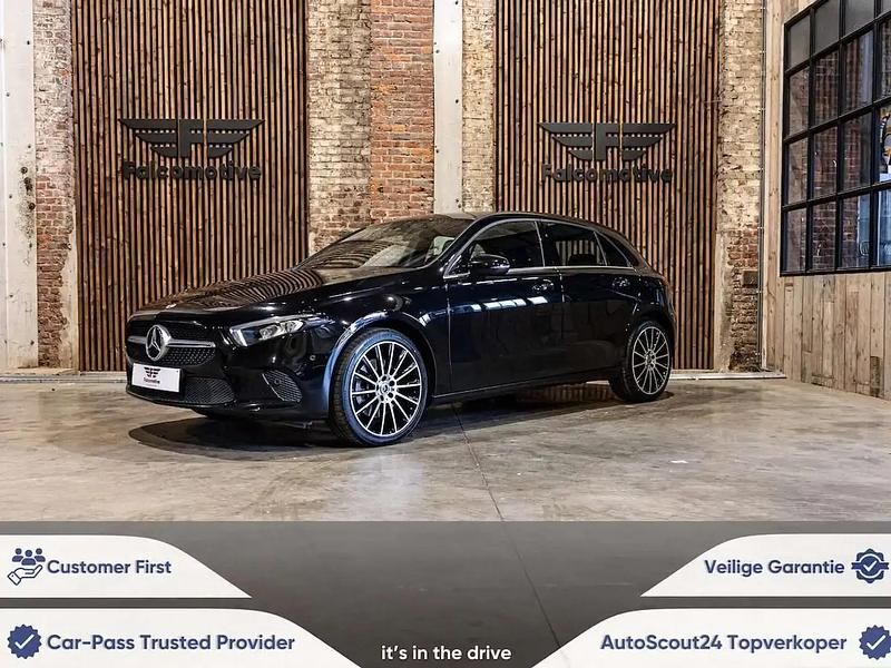 Noir Utilisé 2021 Mercedes A250 Citadine | 23 990 € (Prix juste) - Image 1/4