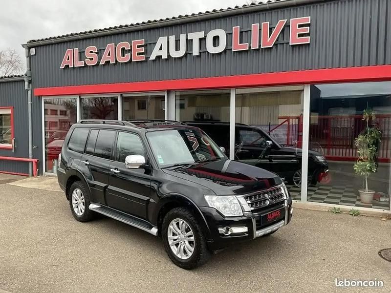 Noir Utilisé 2016 Mitsubishi Pajero Instyle SUV | 26 990 € - Image 1/4