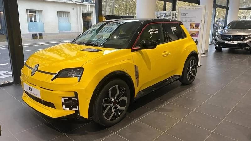 Jaune Occasion 2024 Renault 5 E-Tech Iconic Berline | 30 500 € (Prix juste) - Image 1/4