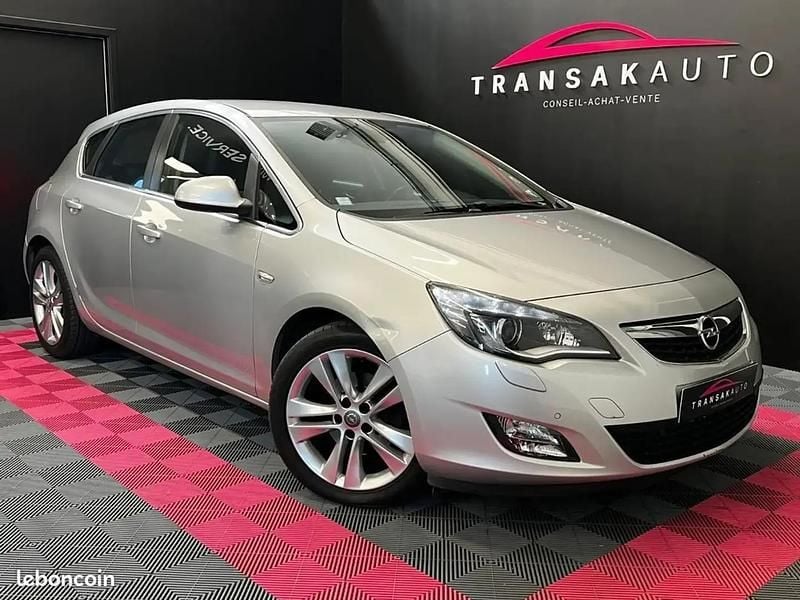 Gris Utilisé 2010 Opel Astra Cosmo Citadine | 5 490 € (Prix juste) - Image 1/4