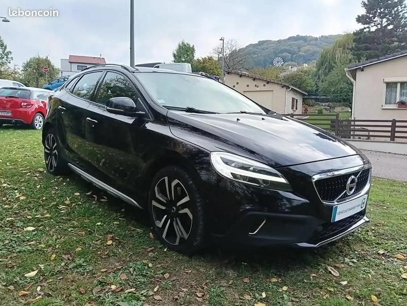 Noir Occasion 2017 Volvo V40 CC Break | 12 990 € - Image 1/4