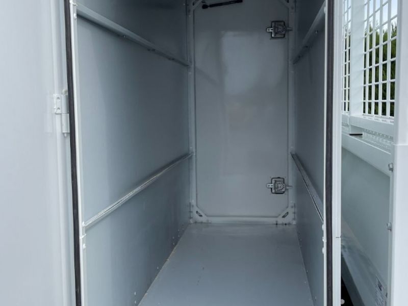 Image 3/4
