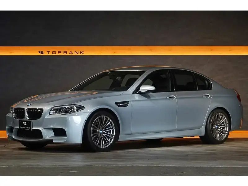 Gris Utilisé 2015 BMW M5 Sport Line Berline | 53 500 € - Image 1/4