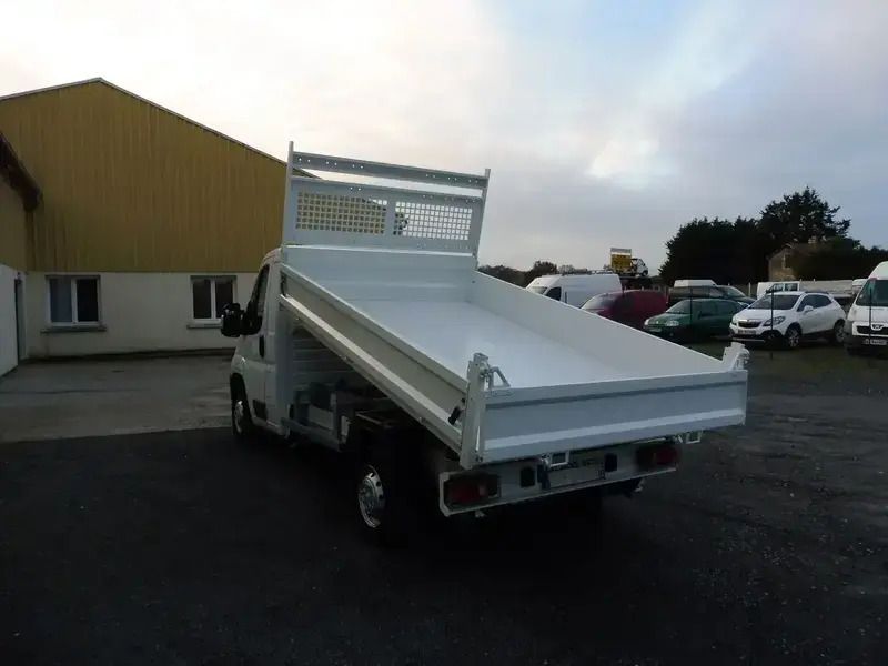 Image 2/4