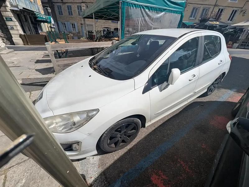 Utilisé 2014 Peugeot 308 Active Berline | 3 700 € (Prix juste) - Image 1/4