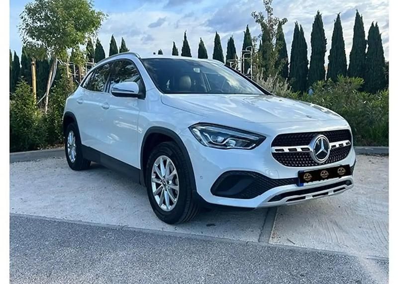 Blanc Utilisé 2022 Mercedes GLA200 Business SUV | 30 900 € (Super prix) - Image 1/4