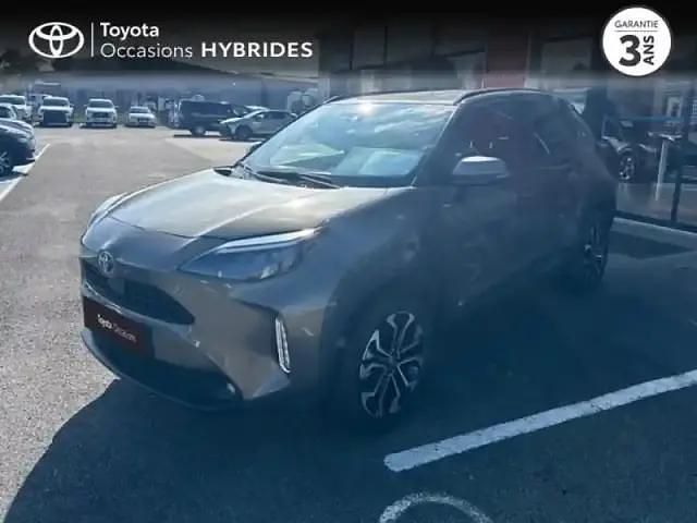 Bronze impérial (m) Utilisé 2024 Toyota Yaris Hybrid Design SUV | 23 990 € (Prix juste) - Image 1/4