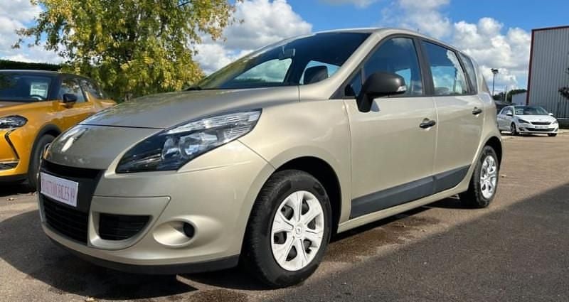 Beige Utilisé 2010 Renault Scénic III Authentique Monospace | 4 990 € - Image 1/4