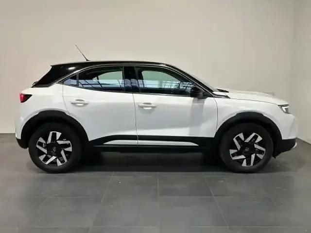 Occasion Opel Mokka-e Elegance 2023 Blanc arktis/toit noir métal SUV