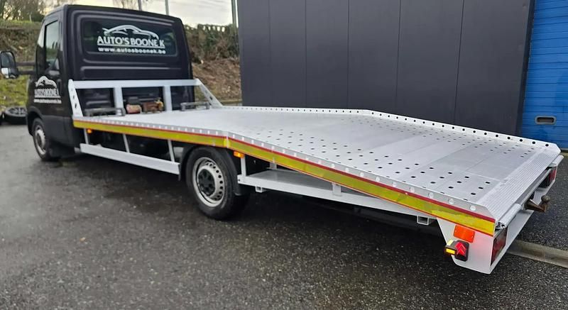 Noir Occasion 2016 Iveco Daily | 33 996 € (Prix juste) - Image 1/4