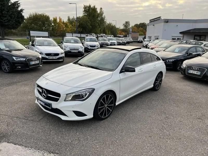 Blanc Utilisé 2015 Mercedes CLA220 Berline | 16 990 € (Prix juste) - Image 1/4