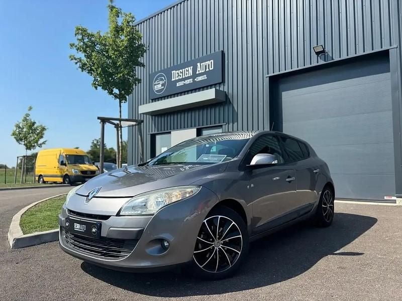 Gris Utilisé 2009 Renault Mégane III Dynamique Berline | 6 990 € (Prix juste) - Image 1/4