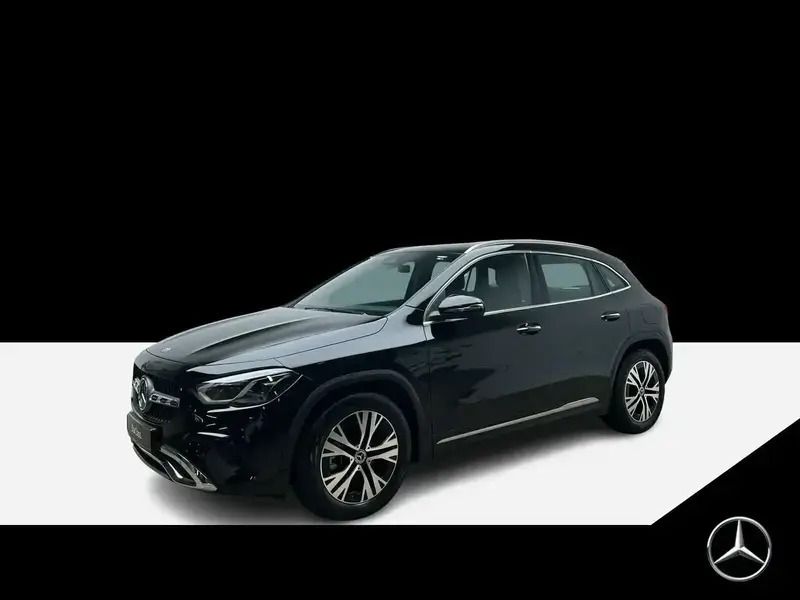 Noir Utilisé 2024 Mercedes GLA200 Progressive SUV | 44 400 € (Prix assez cher) - Image 1/4
