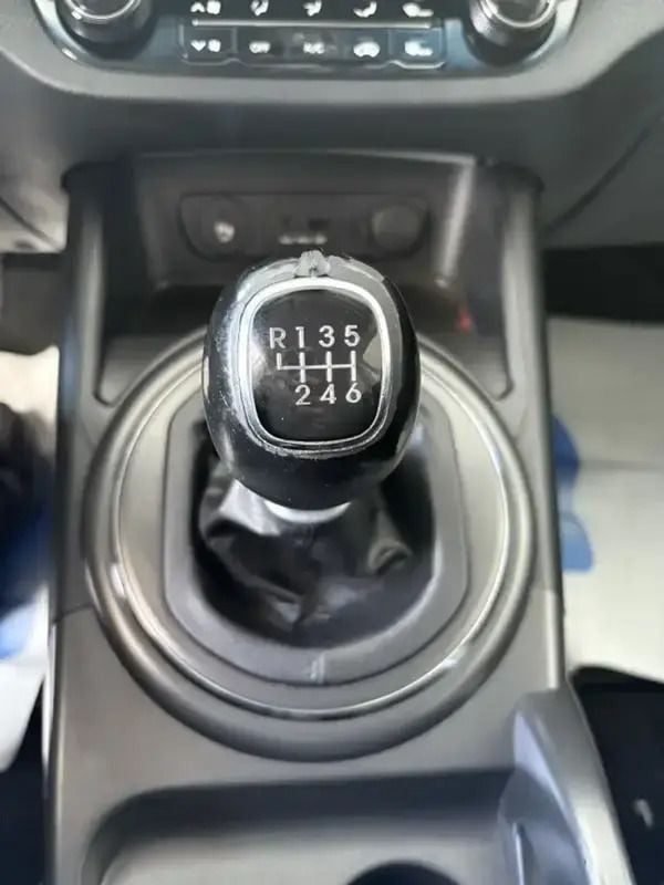 Image 2/4