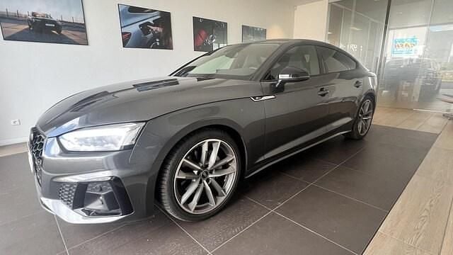 Gris daytona nacré Utilisé 2023 Audi A5 Sportback S-Line | 46 987 € (Prix juste) - Image 1/4