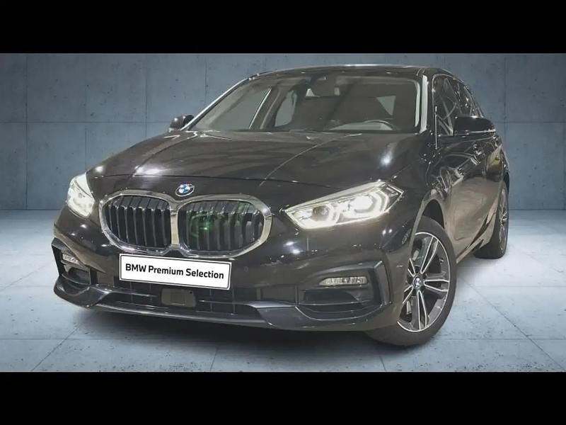 Noir Utilisé 2021 BMW 120 Sport Line Citadine | 28 900 € (Prix juste) - Image 1/4