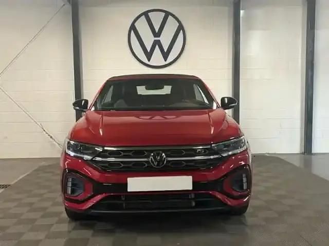Occasion VW T-Roc Cabriolet R-line 2025 Rouge roi métallisée, capote noire Cabriolet