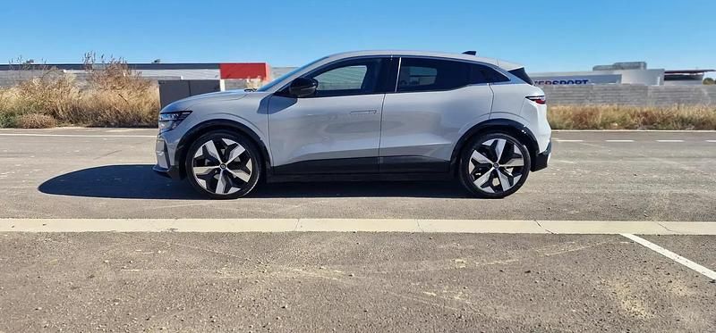 Gris Occasion 2022 Renault Megane E-Tech Berline | 22 500 € (Prix juste) - Image 1/4