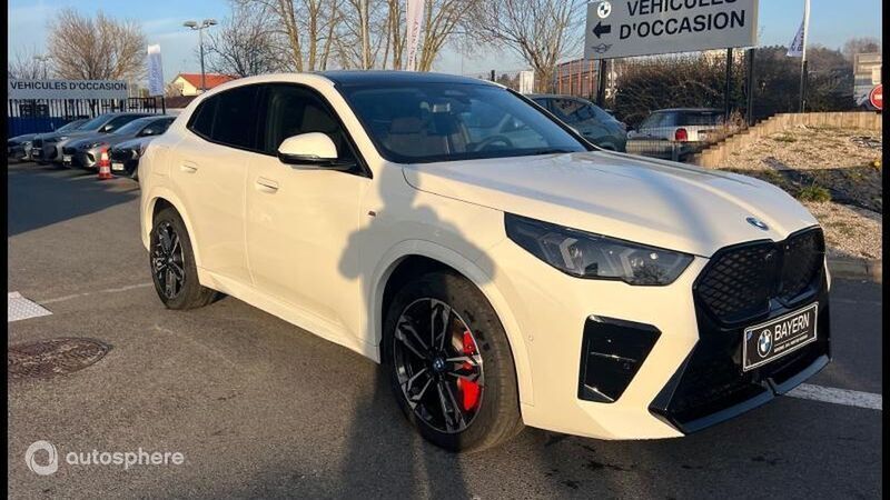 Blanc Utilisé 2025 BMW iX2 M Sport SUV | 46 990 € (Bon prix) - Image 1/4
