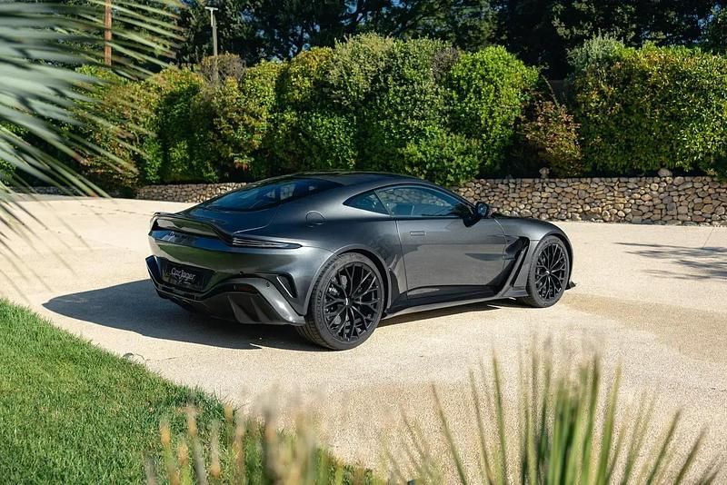 Gris Utilisé 2022 Aston Martin V12 Vantage Coupé | 379 990 € - Image 1/4