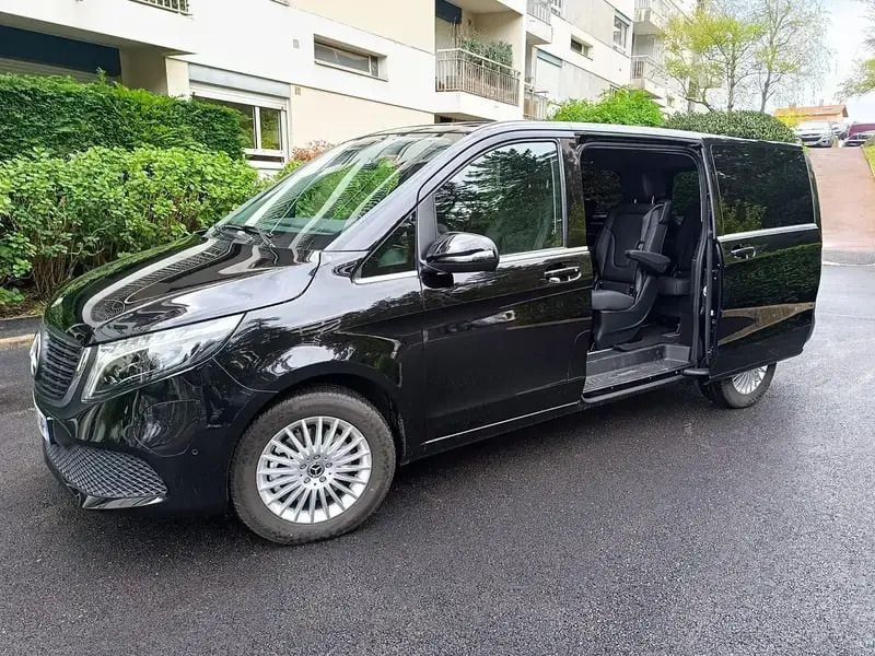 Noir Utilisé 2024 Mercedes EQV300 Avantgarde Monospace | 49 900 € - Image 1/4