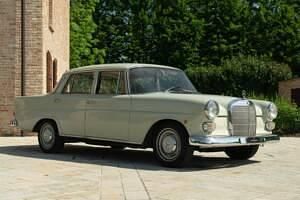 Occasion Mercedes 200 95 ch (69 kW) 1966 Beige Berline