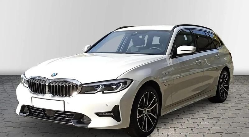 Blanc Occasion 2021 BMW 330e Sport Line Break | 30 980 € (Bon prix) - Image 1/4