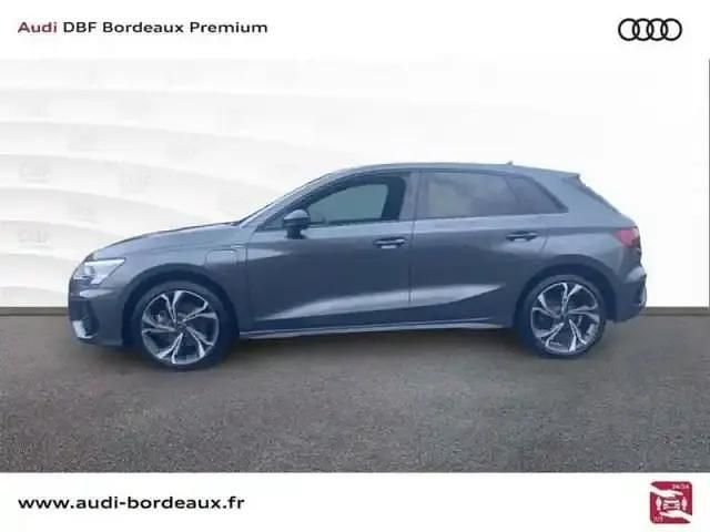Gris Utilisé 2024 Audi A3 e-tron S-Line Citadine | 36 990 € - Image 1/4