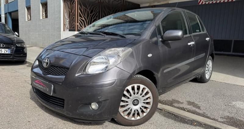 Occasion Toyota Yaris 69 ch (50 kW) 2011 Gris Citadine