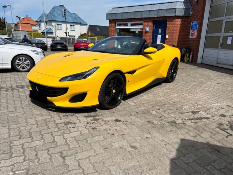 Jaune Utilisé 2020 Ferrari Portofino Cabriolet | 249 400 € - Image 1/4
