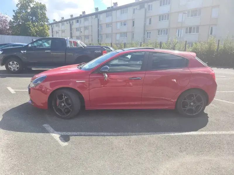 Rouge Utilisé 2017 Alfa Romeo Giulietta Citadine | 12 000 € - Image 1/4